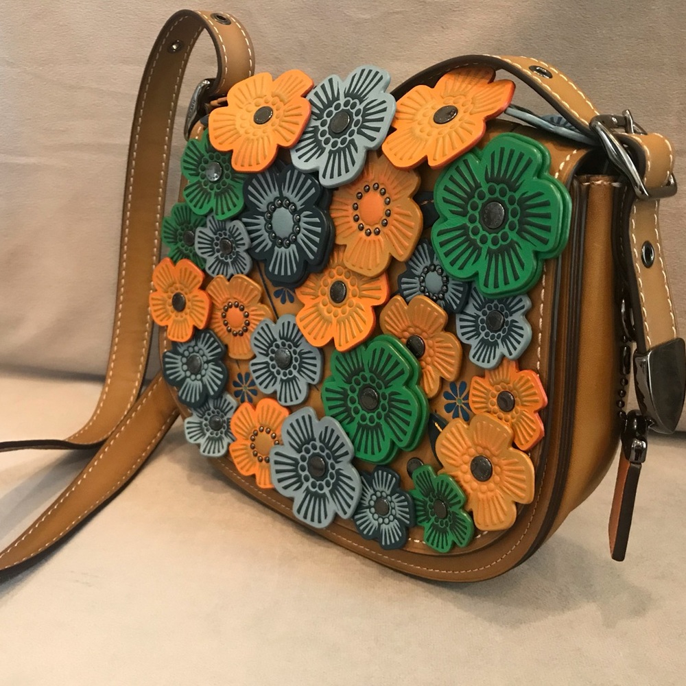🍥SOLD🍥 Coach Flower Appliqué Leather Saddle Bag